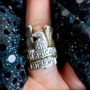 VINTAGE AMERICAN BIKER SOLID SILVER SIZE 8 RING EUC